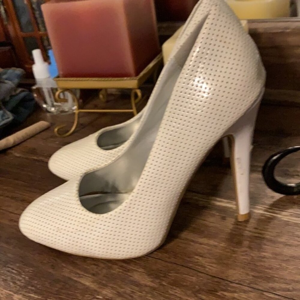 Heels - Picture 3 of 8